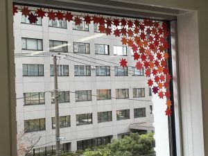 千葉市子ども交流館窓辺の装飾