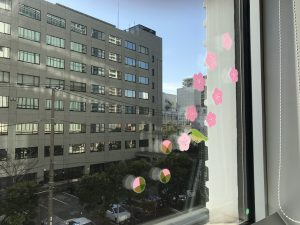 窓辺の飾り　梅