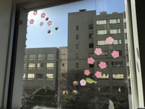 窓辺の飾り　梅