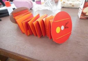 ぺったんぱったんしゃくとりむし