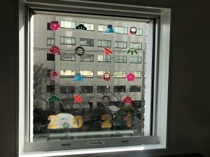 千葉市子ども交流館　窓辺の装飾