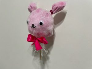 うさぎの形をしたキャンディ型スイーツマグネット