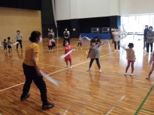 みんなで運動あそびの様子