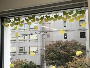 千葉市子ども交流館窓辺の装飾