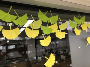 千葉市子ども交流館窓辺の装飾