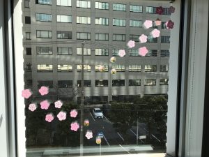 窓辺の飾り　梅