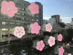 窓辺の飾り　梅