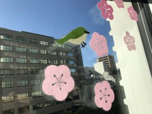 窓辺の飾り　梅