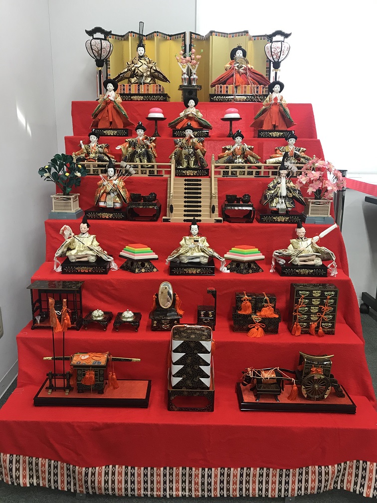 おひなさま7段飾り全景