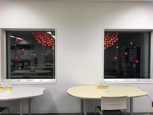 2021.11.窓辺の紅葉装飾